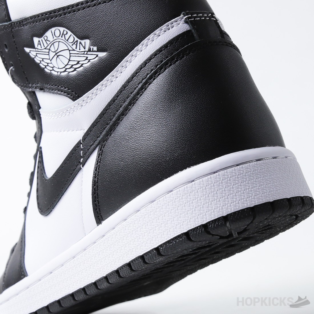 jordan 1 retro black and white
